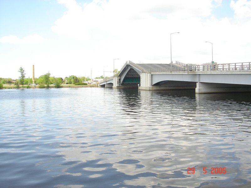 Oshkosh, WI: Bridge