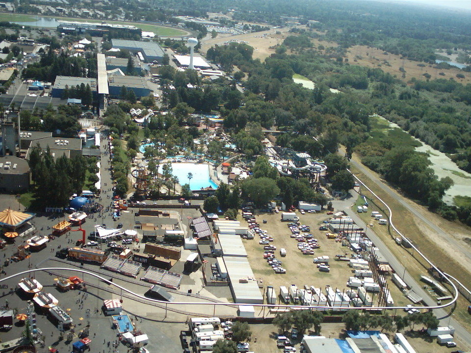 La Riviera, CA: Riviera Park from my model airplane