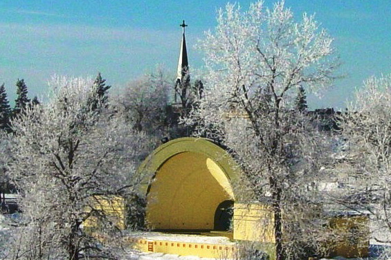 Pico Rivera, CA: International Falls, Minnesota - picture of the Band Shell church steeple in background taken 1-3-06