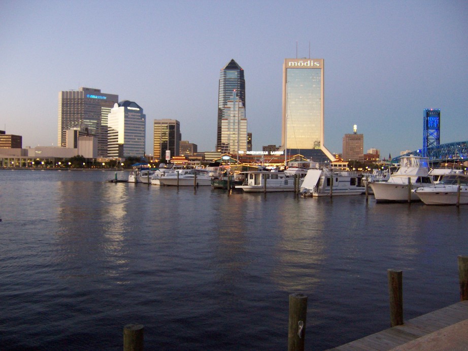 Jacksonville, FL: Jacksonville skyline at dusk