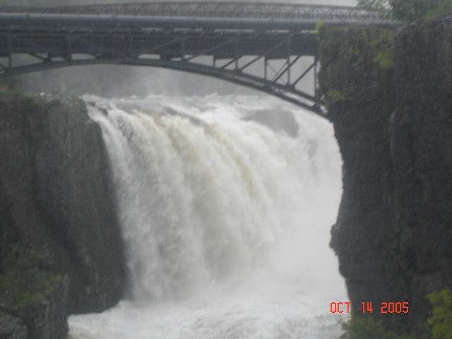 Paterson, NJ: People enjoying the Fall view