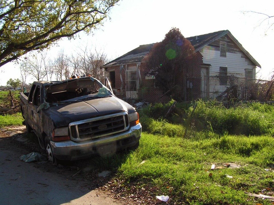New Orleans, LA: Car Smashed