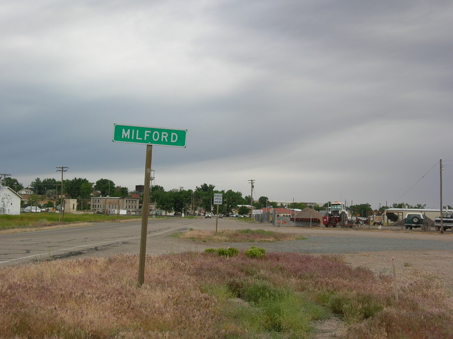 Milford, UT: MILFORD LOOKING WEST INTO TOWN