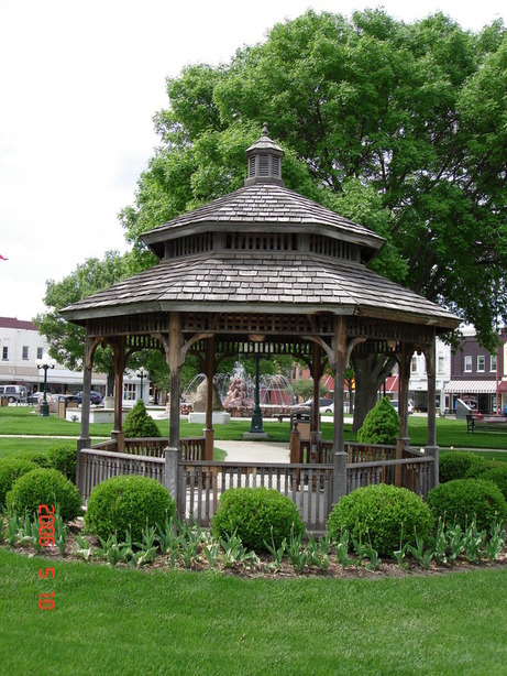 Red Oak, IA: Gazebo in downtown Red Oak, IA