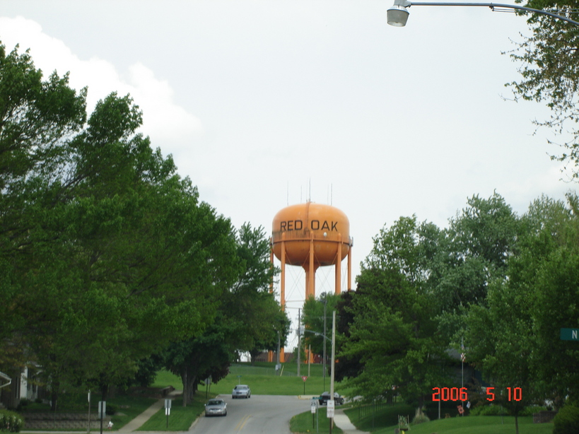 Red Oak, IA: View of Red Oak water tower