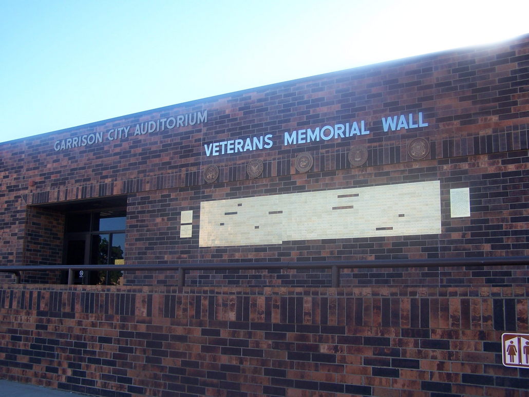 Garrison, ND: Garrison City Auditorium with Veterans Wall on front