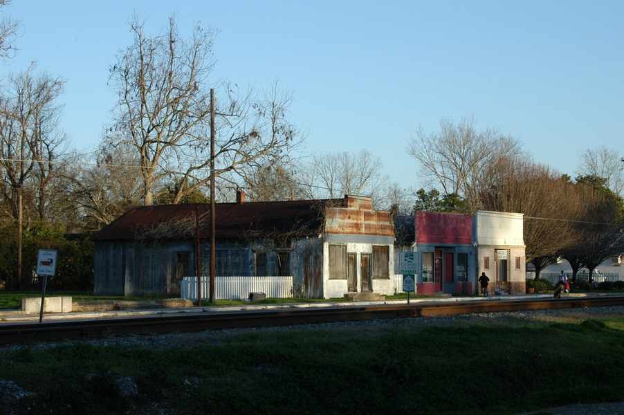 Morganza, LA: This picture is of quaint buildings on Zachary Taylor Parkway.