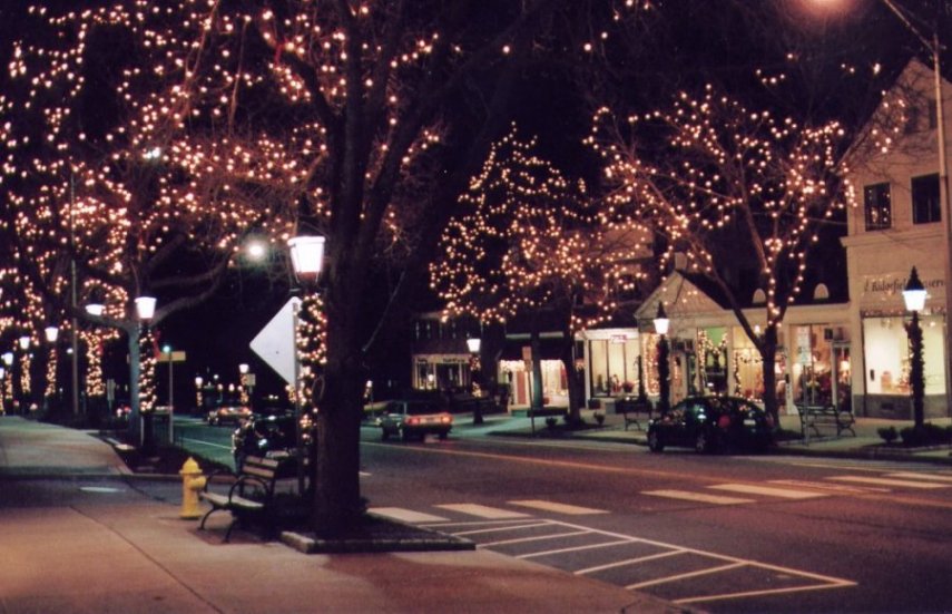 Ridgefield, CT: Main Street - Christmas season