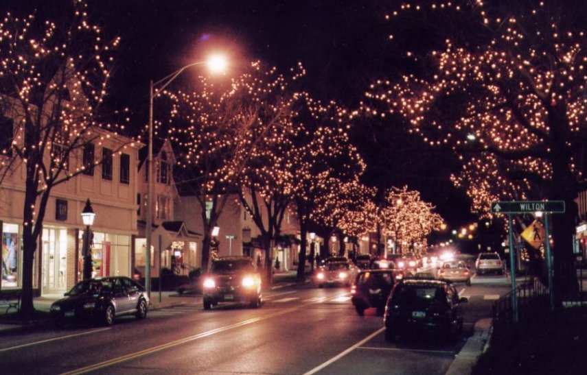 Ridgefield, CT: Main Street - Christmas season