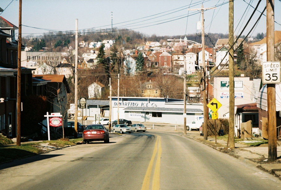 Jeannette, PA: Lowry Avenue entrance to city