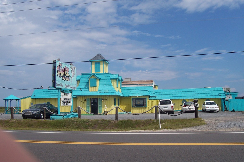 Beverly Beach, FL: THE FAMOUS SHARKHOUSE