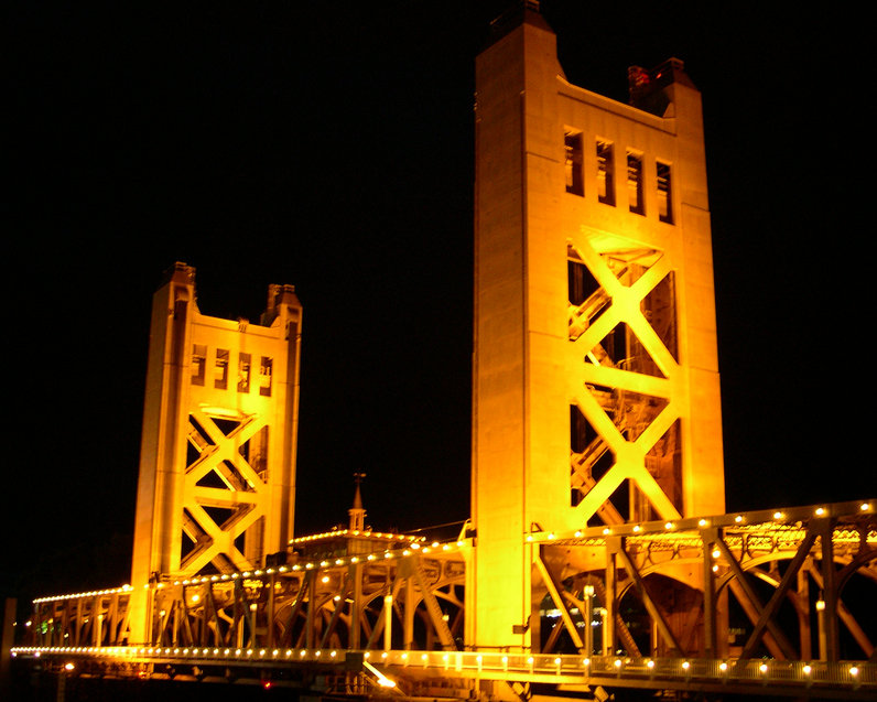 Sacramento, CA: Tower Bridge in Sacramento, CA