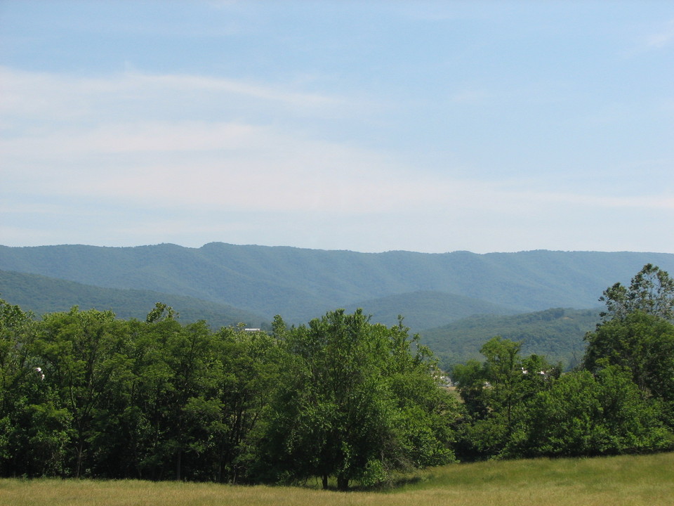 Romney, WV: Pretty scenery in Romney West Virginia July 2006