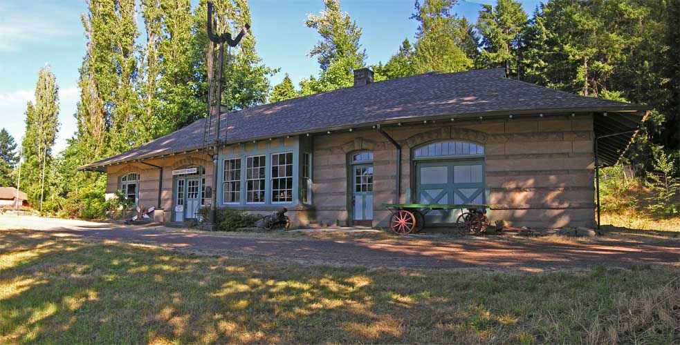 Tenino, WA: Old Tenino RR Depot & Museum, in Beautiful City Park