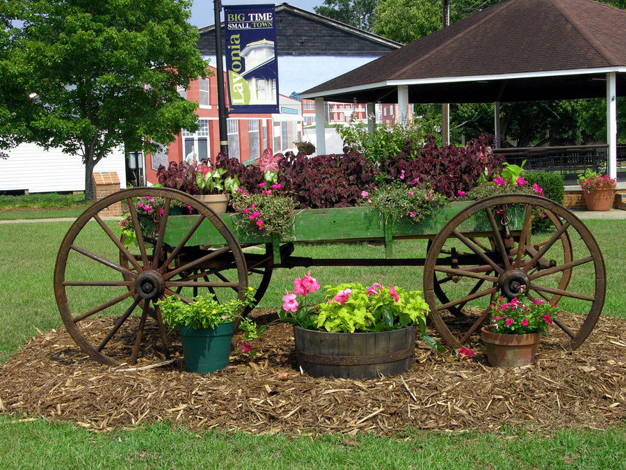 Lavonia, GA: Wagon of Flowers in Downtown City Park