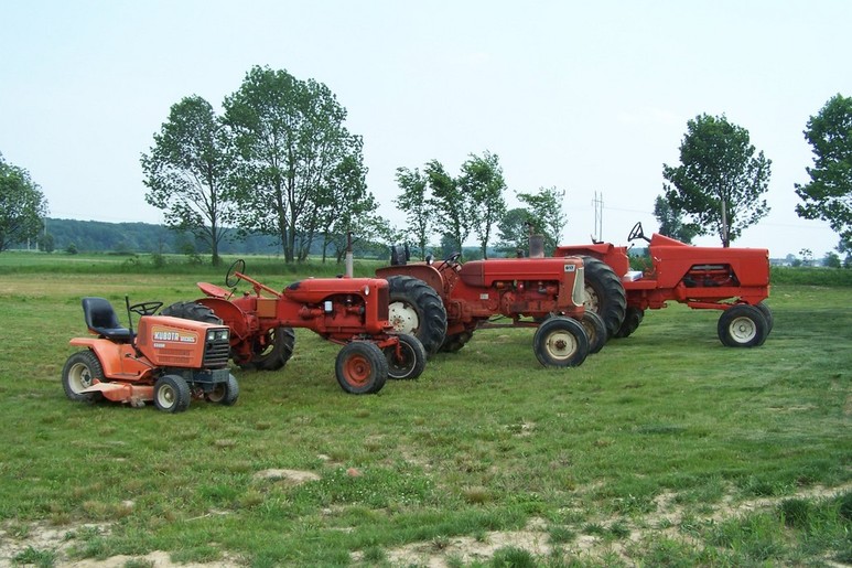 Marysville, OH: Marysville Farmers! Our four baby Allis Chalmers and beautiful Marysville Land