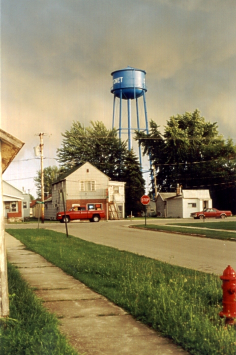 Cygnet, OH: Cygnet Water Tower Behind Village Inn