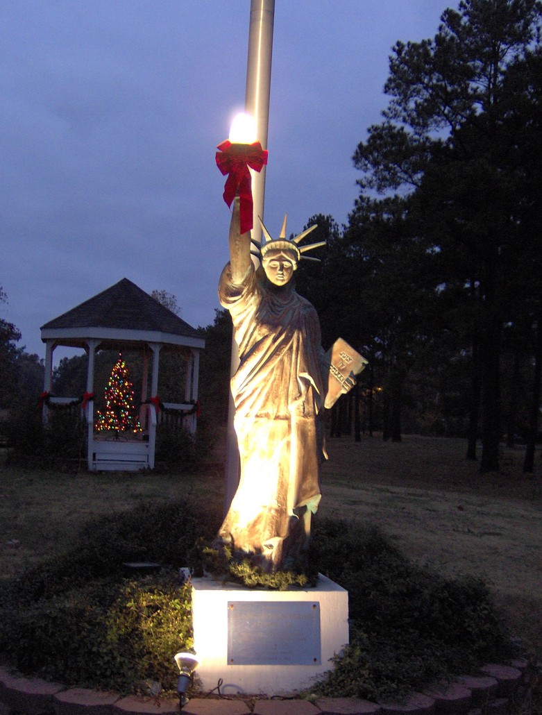 Huntington, TX: Lady Liberty Christmas