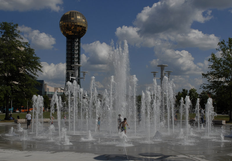 Knoxville, TN: Fun in the fountain