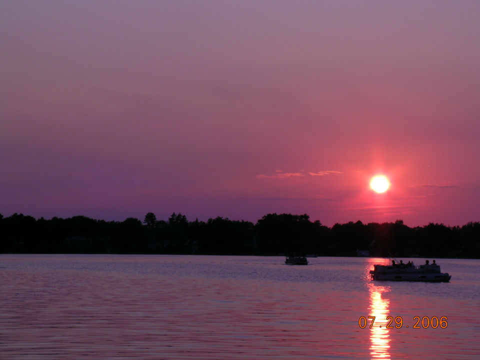West Bloomfield Township, MI: Lazy Sunset on Green Lake