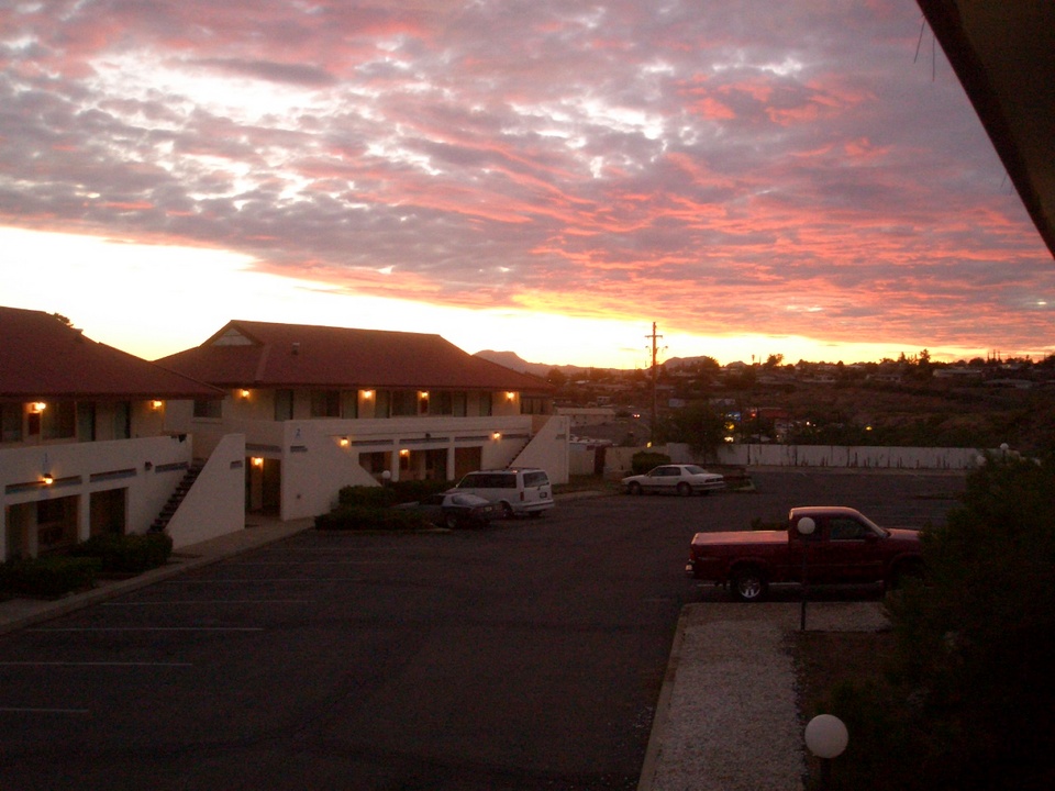 Globe, AZ: Sunset view outside Motel 6