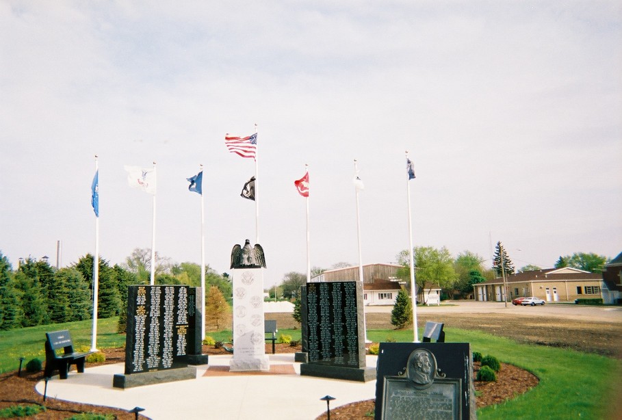 Walnut, IL Walnut Memorial photo, picture, image (Illinois) at city