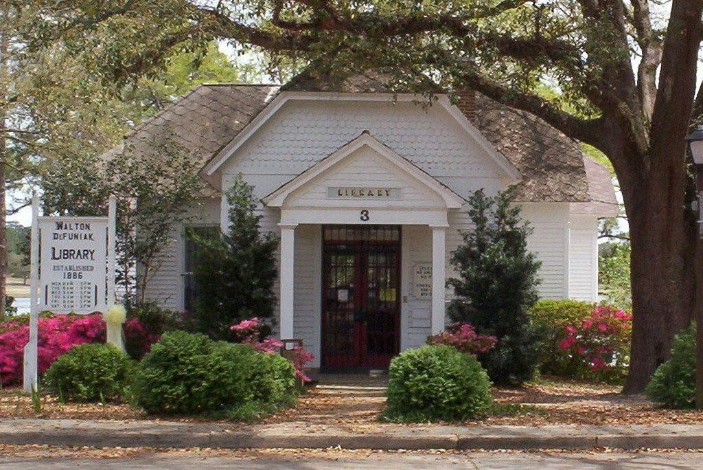 De Funiak Springs, FL: This is the historic library in De Funiak Springs.It is the oldest library in florida that is used for its first purpose.
