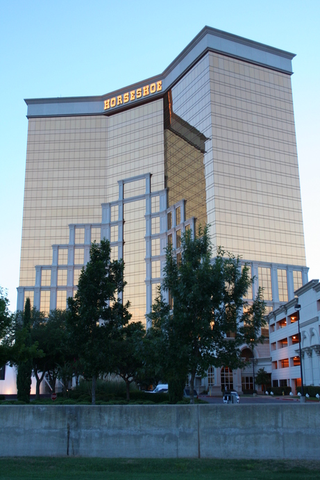 Bossier City, LA: Horseshoe Casino hotel from surface parking lot