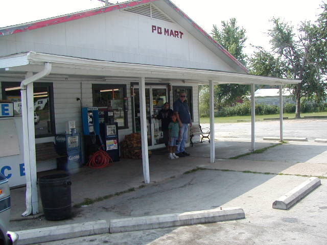 Cassville, MO: Charlie, Tyler and Michelle stopping at the Po Mart