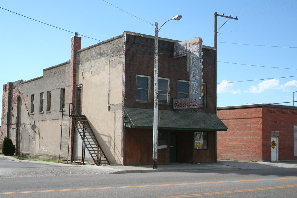 American Falls, ID: broken down bar