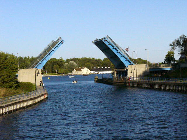 Charlevoix, MI: Charlevoix channel bridge