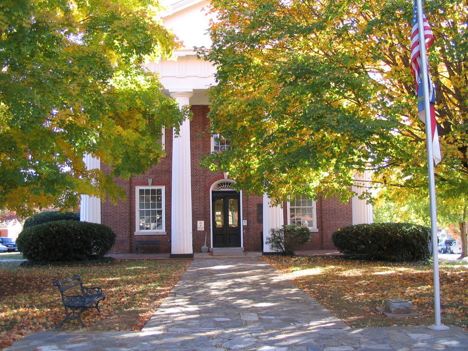 Hillsborough, NC: Old Courthouse in center of town