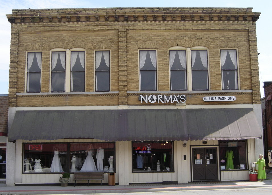 Aurora, MO: This is a Historic Downtown Building currently Occupied by Norma's Inline Fashions.com