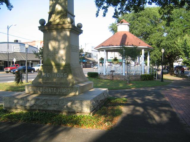 Marianna, FL: Confederate Monument, Town Park downtown Marianna, Florida