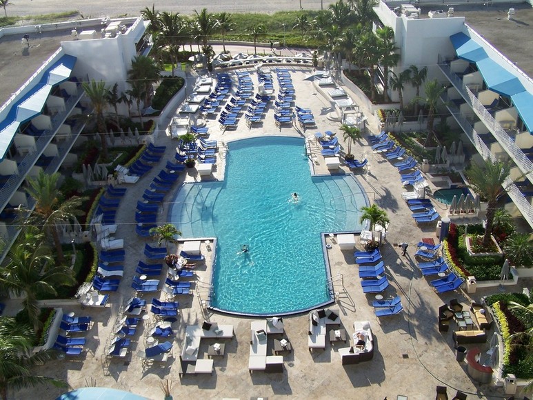 South Beach, FL: Ritz Carlton South Beach, View of Pool from 10th Floor