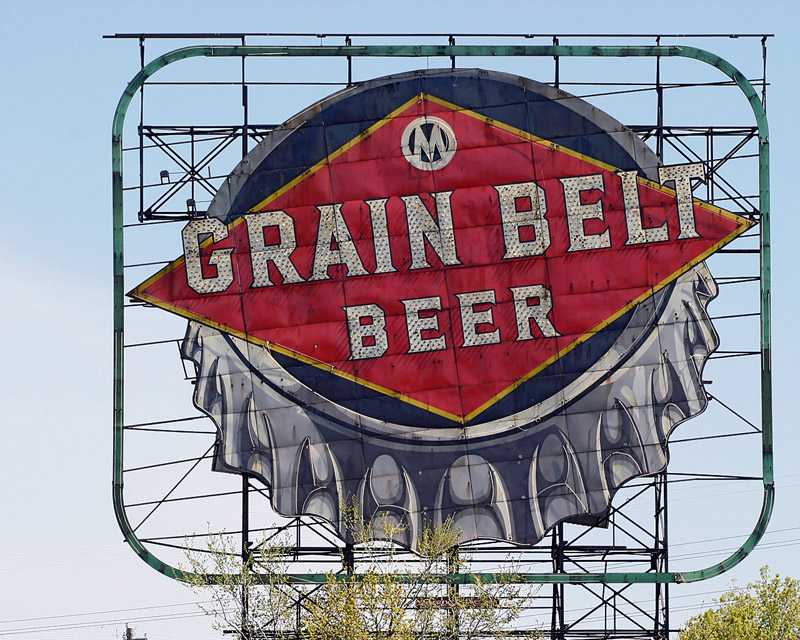 Minneapolis, MN: Grain Belt Beer sign - along Mississippi River