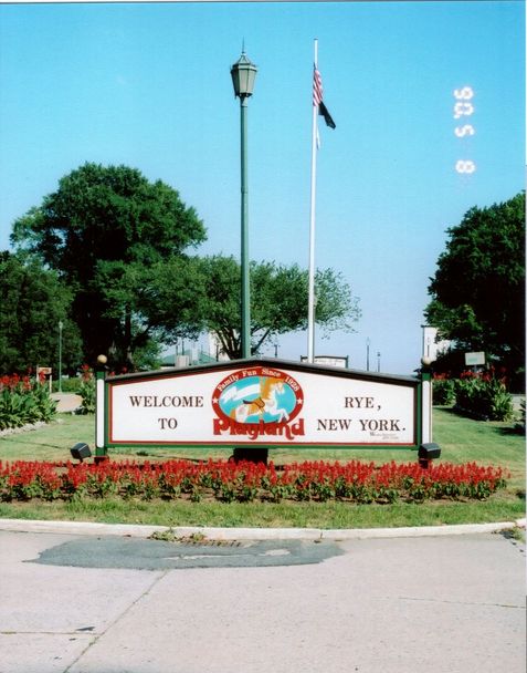 Rye, NY: entrance sign to Rye Playland