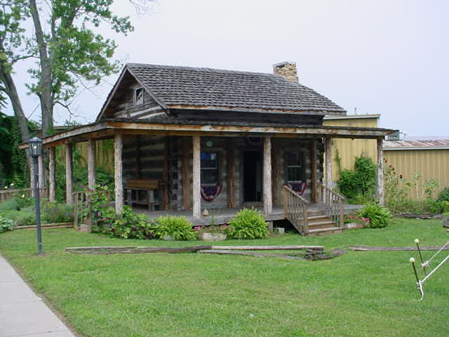 Berea, KY: Cabin displayed next to the Visitor's Center