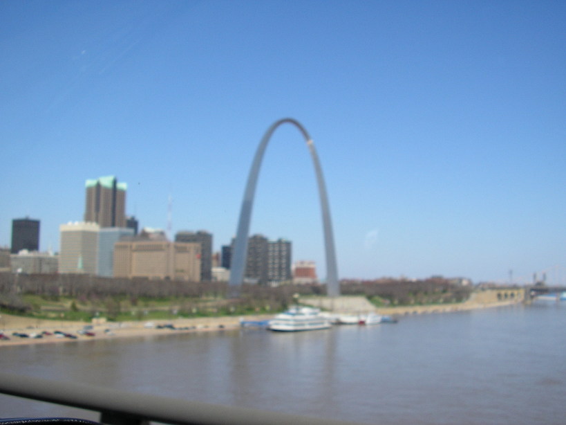 St. Louis, MO: St. Louis skyline taken from car