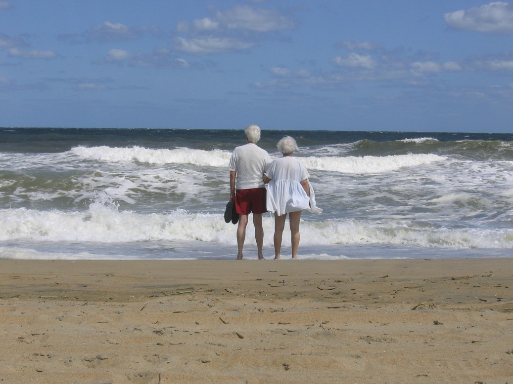 Virginia Beach, VA: Loving older couple enjoying the Virginia Beach, VA