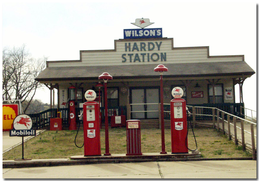Hardy, AR: Wilson's Hardy Station-Antiques