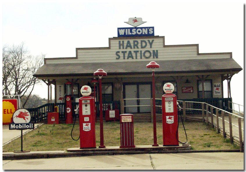 Hardy, AR Wilsons Antiques Station in Hardy. Has old cars and its