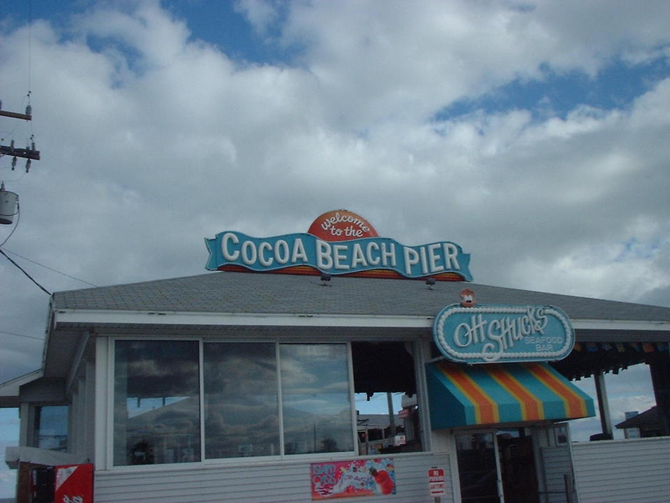 Cocoa Beach, FL: Coco Beach Pier snack bar