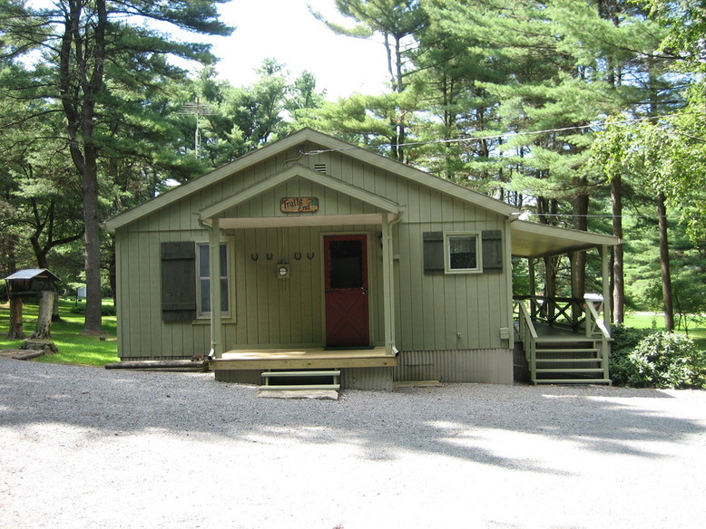 Lock Haven, PA: Trail's End...cabin near Lock Haven