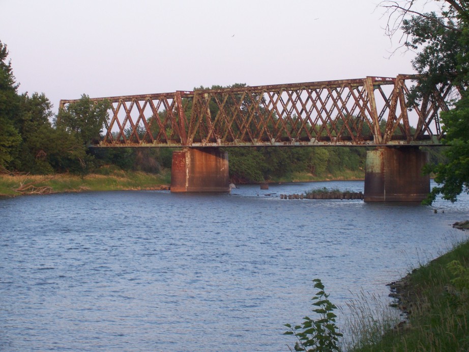 Manhattan, KS: Bridge off hwy 24