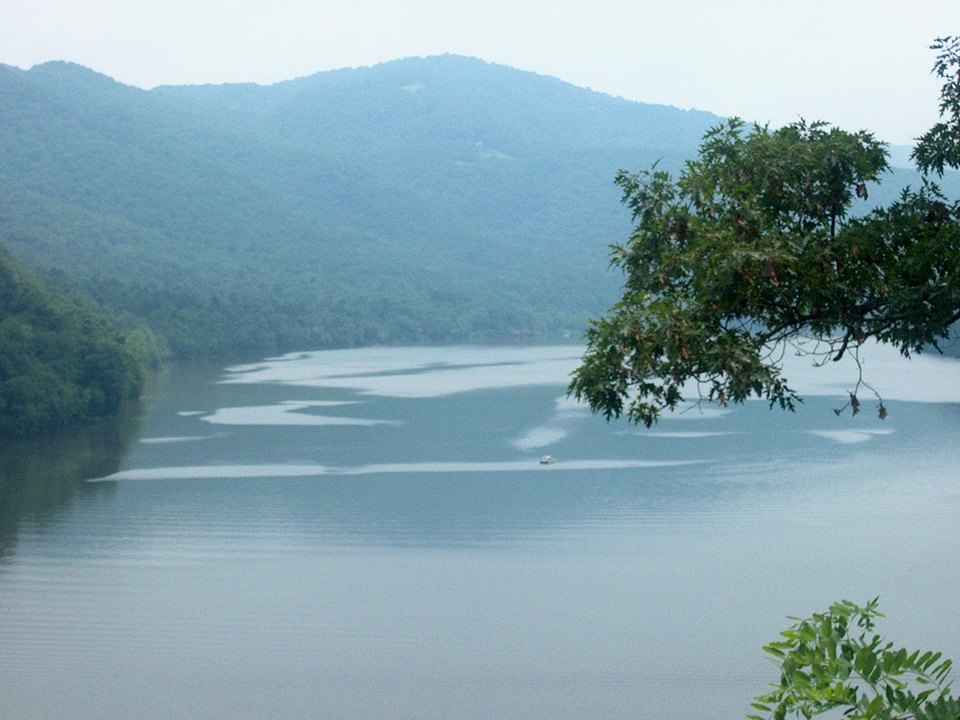 Hinton, WV: River in Hinton going to Bluestone State Park