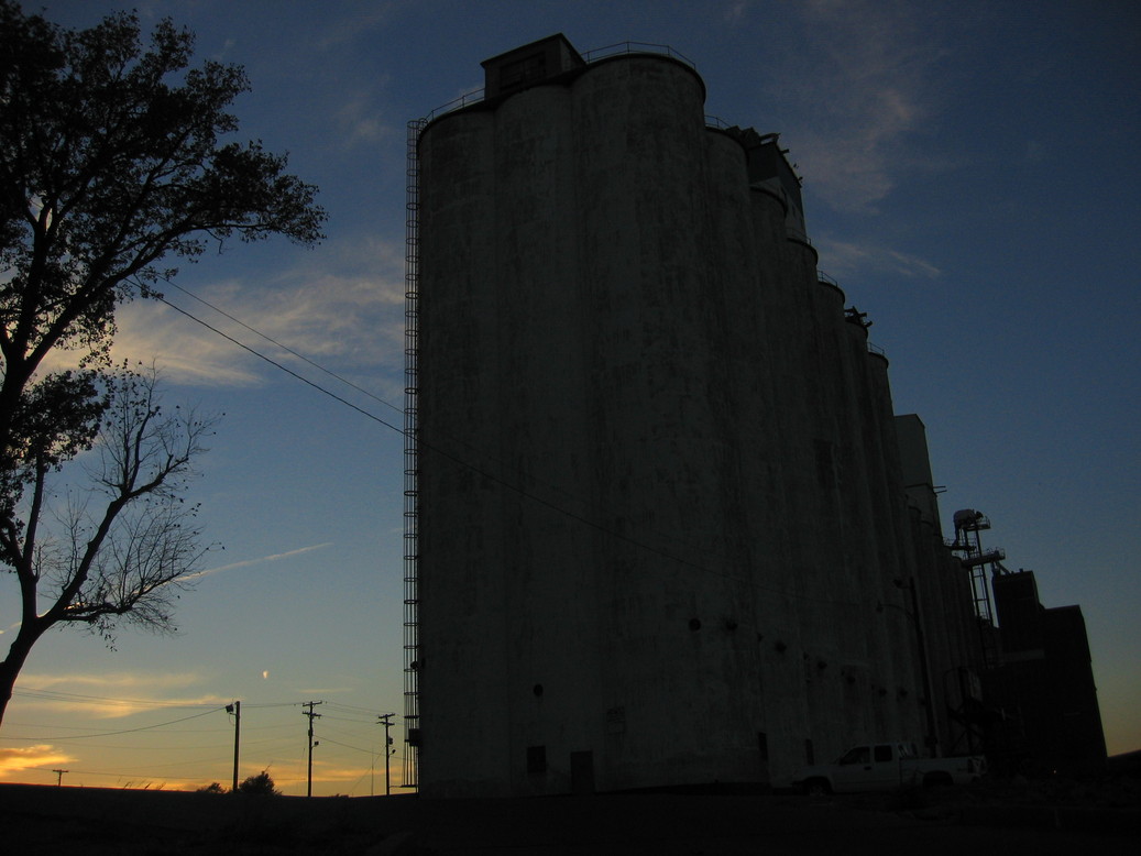 Caruthersville, MO: the caruthersville grainery on the mississippi river