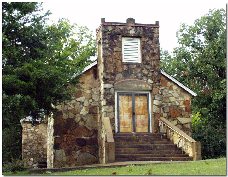 Ravenden, AR: This is an very old Stone Church in Ravenden Springs,AR