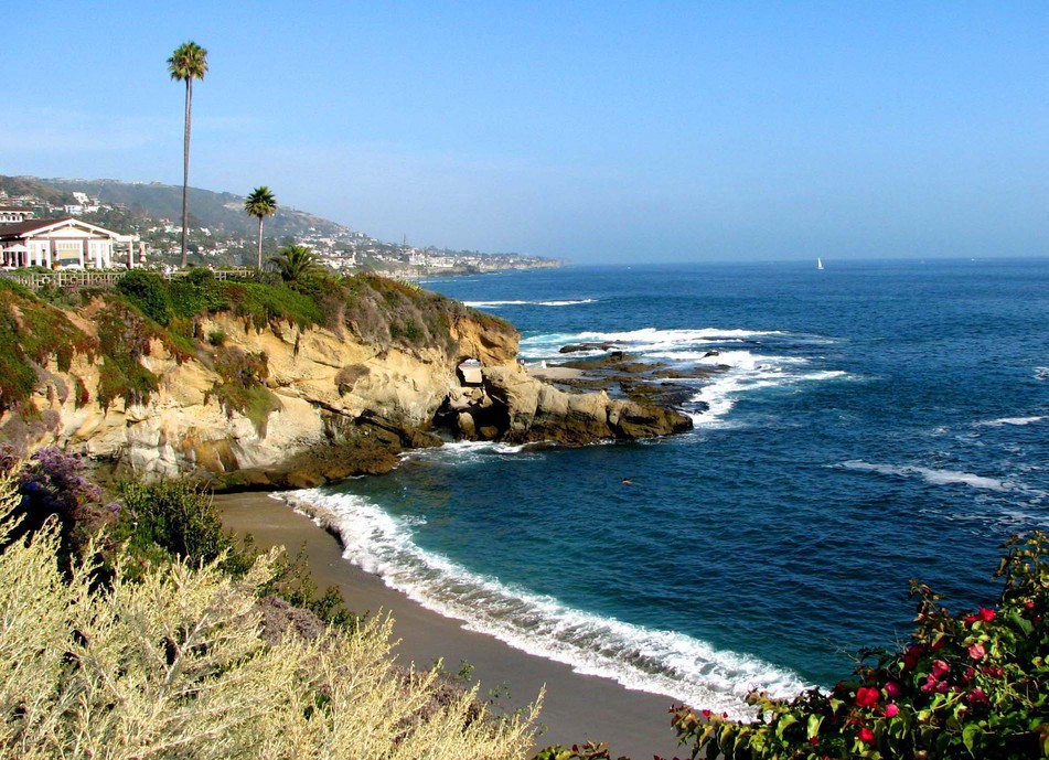 Laguna Beach, CA: Laguna Coastline - Wouldn't you love to wake up to this view?