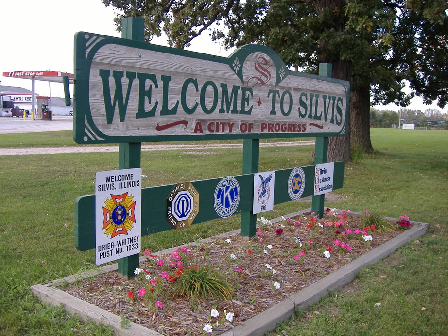 Silvis, IL to Silvis sign facing east photo, picture, image